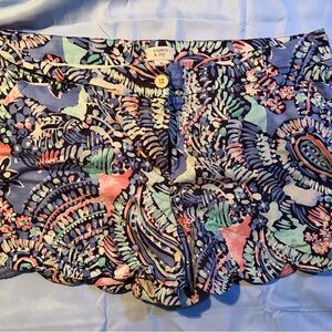 Crown & Ivy Tropical Print Scalloped Shorts